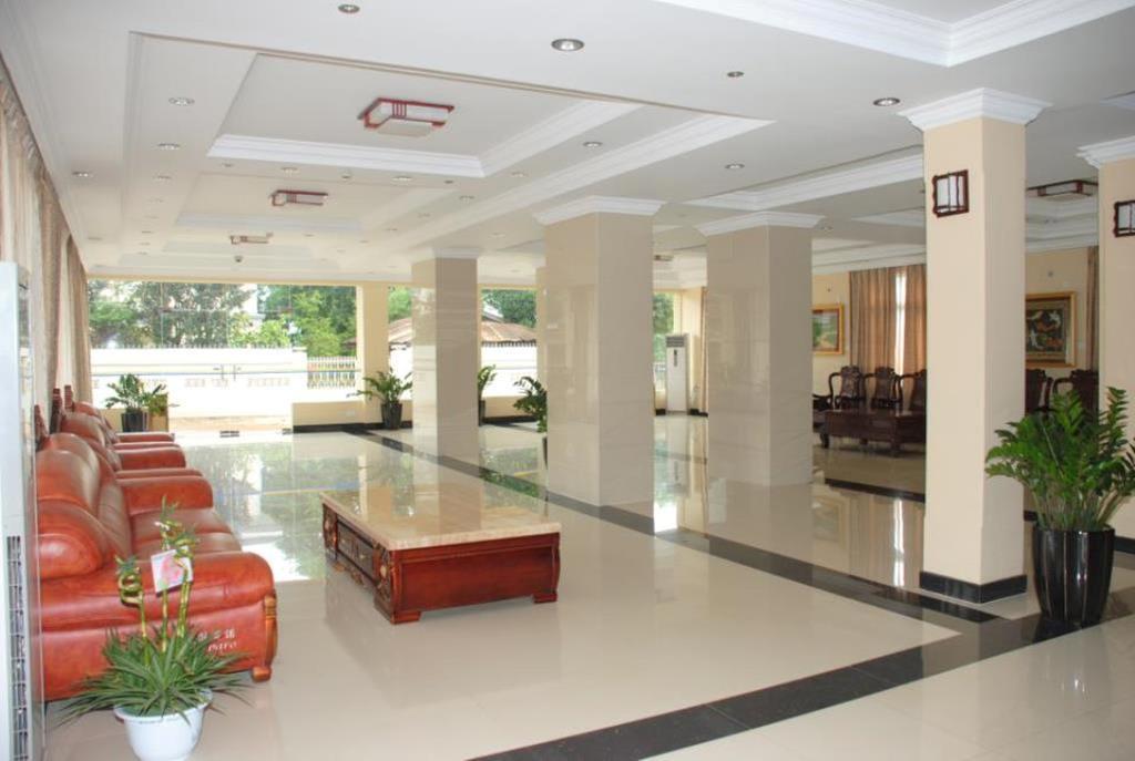 Golden Hill Hotel - Lashio Exterior foto