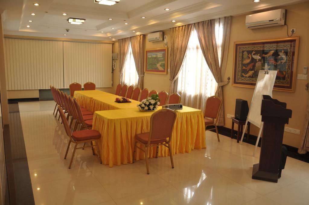 Golden Hill Hotel - Lashio Exterior foto