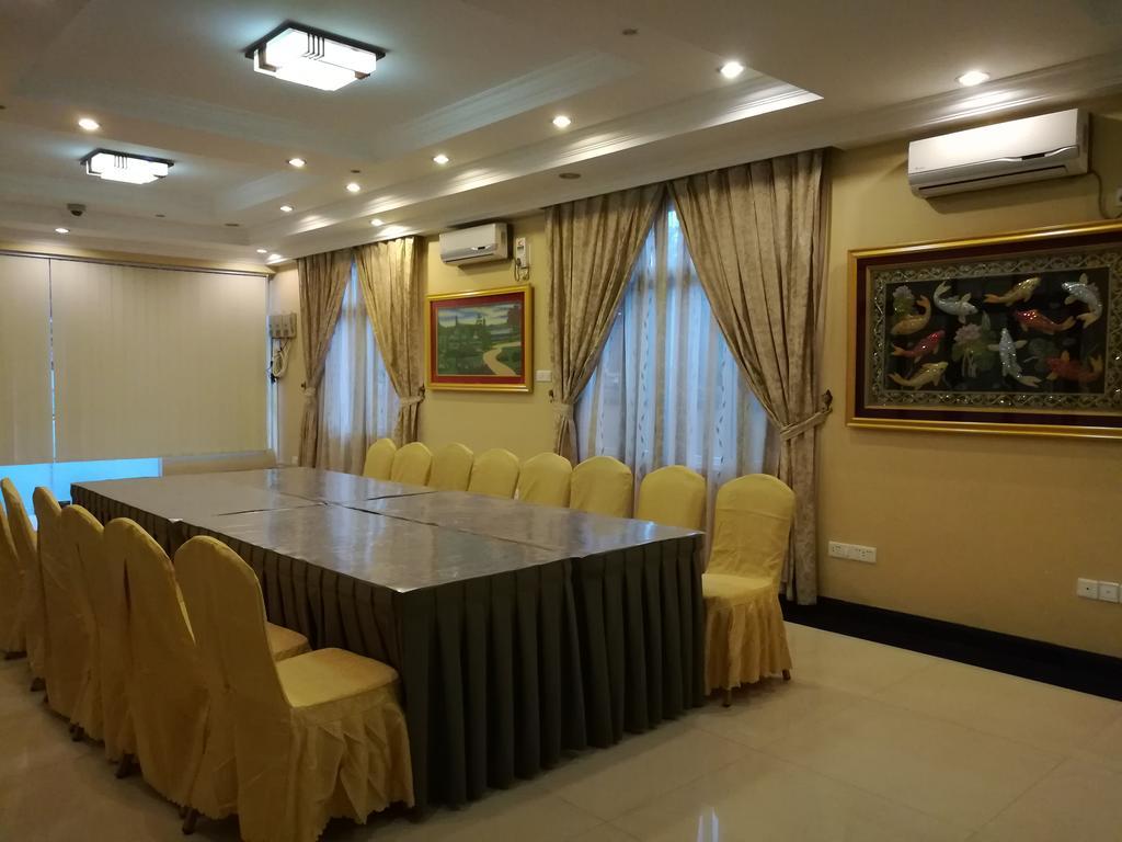 Golden Hill Hotel - Lashio Exterior foto